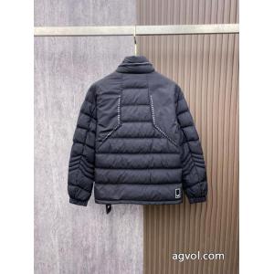 ブランド コピー 販売店ダウンジャケットARMANIお気に入りのスタイル お勧め使える未入荷ブランド SS26限定版