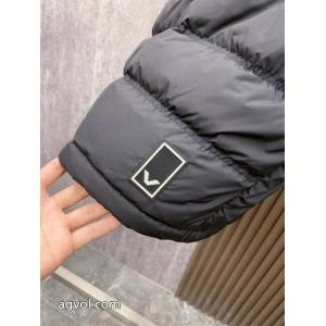 ブランド コピー 販売店ダウンジャケットARMANIお気に入りのスタイル お勧め使える未入荷ブランド SS26限定版