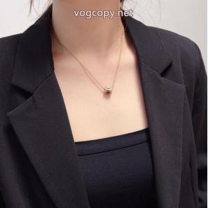 激安 通販 専門店ちょっと大人の印象 有名モデル愛用アイテム とくに注目度の高い    アクセサリーARMANI..