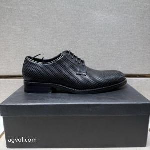 ARMANI靴 ブーツ魅力的 高級品 人目を引く存在感ブランド 偽物.