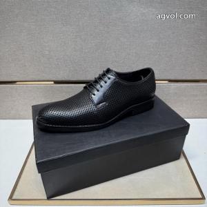 ARMANI靴 ブーツ魅力的 高級品 人目を引く存在感ブランド 偽物.