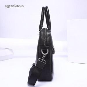 ARMANI    バッグブランド コピー バック女性らしいシルエット 最新作入荷 話題のアイテム..