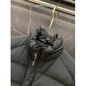 ファッション感満載！ 快適な着心地 期待値も高いアイテムブランド コピー 販売     ダウンジャケットアルマーニ..