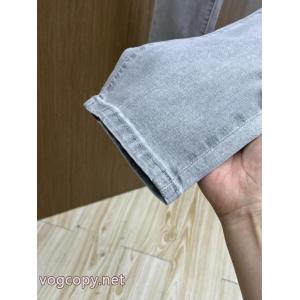 スーパー コピー 販売オススメのお品 追跡付/関税無 甘過ぎず大人な印象にARMANIブランド ジーンズ.