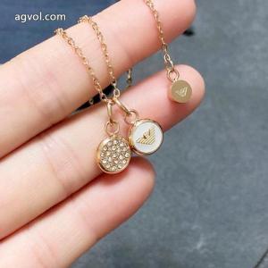 ブランド 品 コピーARMANIリッチな印象に 今すぐオシャレになれる！ オシャレだけど疲れないアクセサリー.