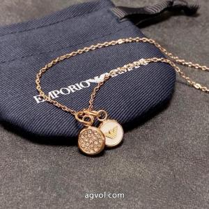 ブランド 品 コピーARMANIリッチな印象に 今すぐオシャレになれる！ オシャレだけど疲れないアクセサリー.