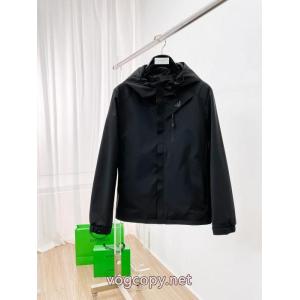 ARMANIジャケッ偽 ブランド 購入限定生産品 大人のカジュアルスタイル 斬新なデザイン..
