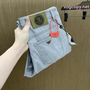 有用性が高い便利アイテム 今季トレンド 優しい印象を与えてくれアルマーニコピー 商品 ブランドブランド ジーンズ..