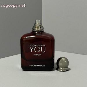 ブランド コピー 品今年人気定番新作 個性派  軽快に着こなせるブランドARMANI..