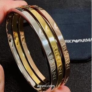 アクセサリー相性抜群のコンビ 新作入荷人気 ストリート系ブランド 偽物アルマーニ..