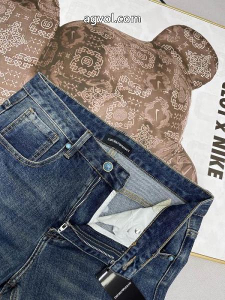 ARMANIの秋の新定番オールマイティーなストレートがゆったりジーンズ 5 