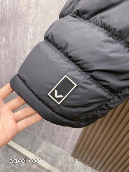 ブランド コピー 販売店ダウンジャケットARMANIお気に入りのスタイル お勧め使える未入荷ブランド SS26限定版 3