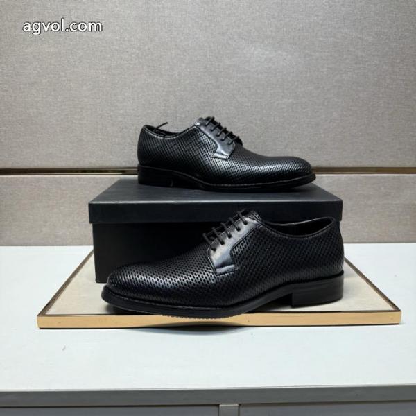 ARMANI靴 ブーツ魅力的 高級品 人目を引く存在感ブランド 偽物. 5 