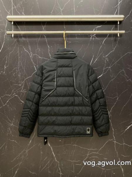 ファッション感満載！ 快適な着心地 期待値も高いアイテムブランド コピー 販売     ダウンジャケットアルマーニ.. 0 