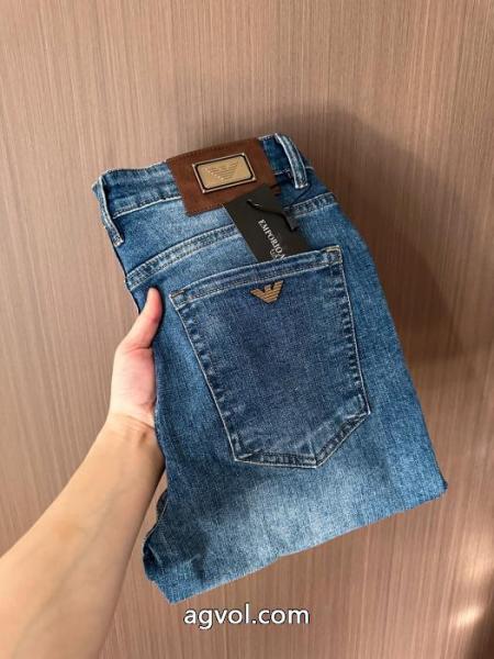 アルマーニ ARMANIブランド コピー バック美品★ 人気すぎて再入荷 主役になる存在感 ジーンズ.. 1