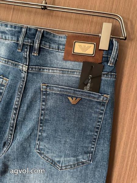 アルマーニ ARMANIブランド コピー バック美品★ 人気すぎて再入荷 主役になる存在感 ジーンズ.. 5