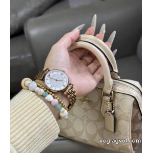 ARMANI腕時計シック 即発送OK 美品*稀少偽 ブランド 購入.