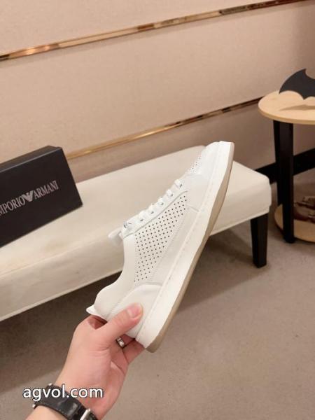 ブランド コピー 品魅力を引き出してくれる 人気注目のアイテム セール中スニーカーアルマーニ. 5 