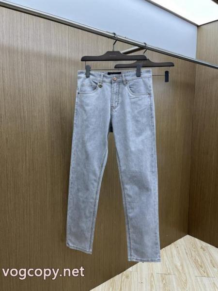 有用性が高い便利アイテム 今季トレンド 優しい印象を与えてくれアルマーニコピー 商品 ブランドブランド ジーンズ.. 2