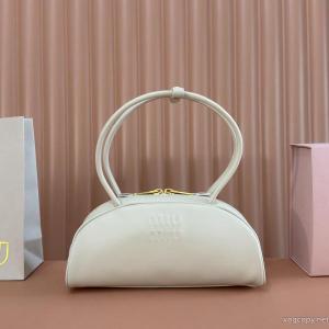 MIUMIU2026即旬な装いに 大特価2026 2026秋冬バッグブランド 偽物 激安.